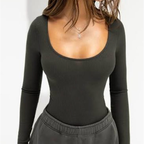 Joah Brown Tops - Joah Brown Classic Scoop Neck Long Sleeve in Vintage Black